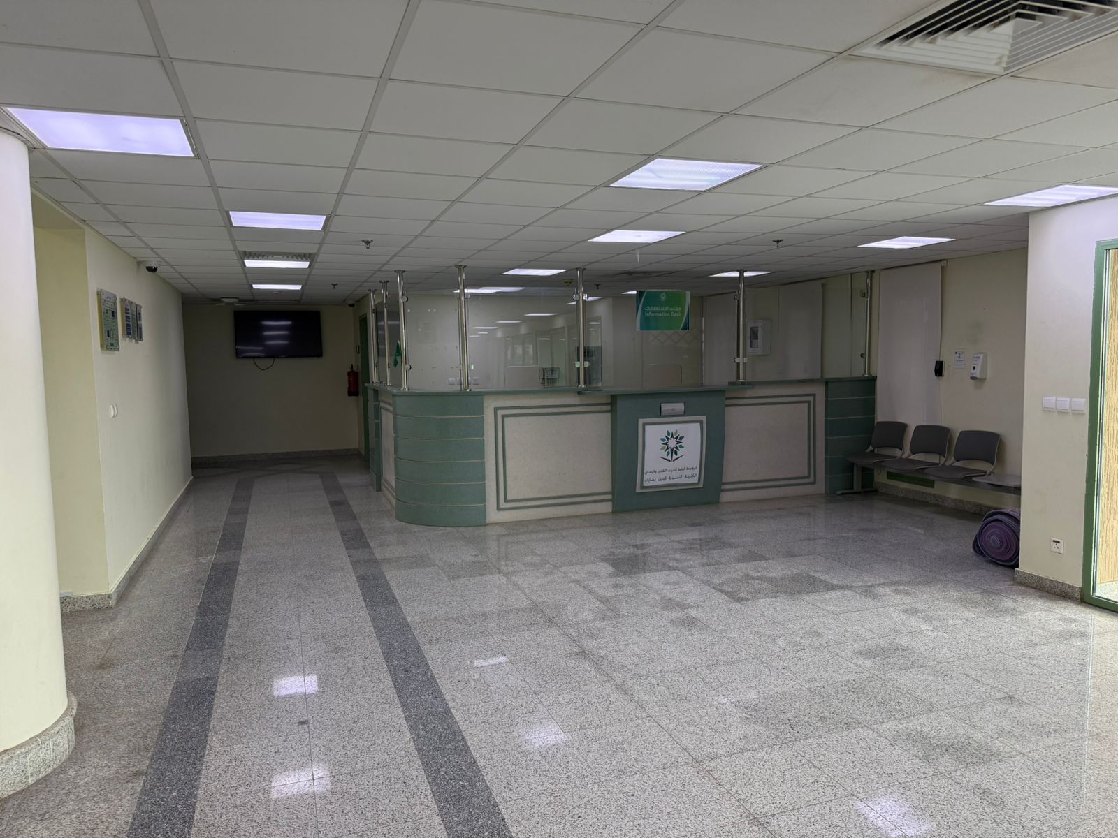 مبنى (٠١)- إدارة الكلية (مكتب الاستقبال)